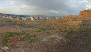 "HALKIN GÖZÜNÜ PARK,BAHÇE ,IŞIKLANDIRMA İLE BOYAYIP ARAZİLERİ DEĞERİNİN ÇOK ALTINDA, HARAÇ MEZAT SATIYORLAR"