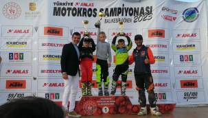 ALİAĞALI MİNİK MOTORCULAR PİSTLERİN TOZUNU ATTIRIYOR