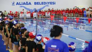 GELECEĞİN MİLLİ YÜZÜCÜLERİ ALİAĞA'DA ATATÜRK İÇİN KULAÇ ATTI