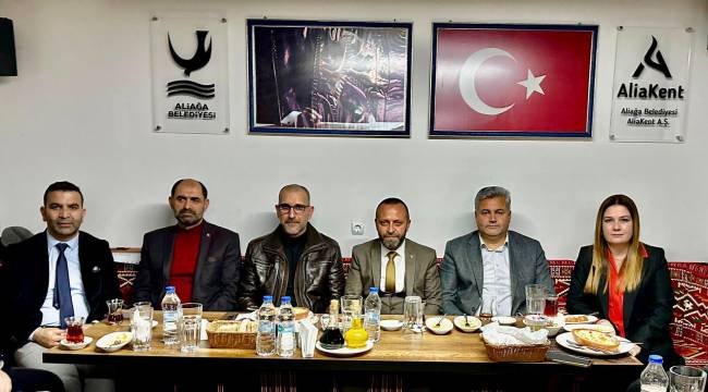 ALİAĞA AK PARTİ SKM YÖNETİMİNİ VE MAHALLE BAŞKANLARINI TANITTI