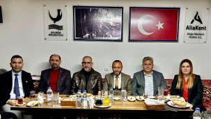 ALİAĞA AK PARTİ SKM YÖNETİMİNİ VE MAHALLE BAŞKANLARINI TANITTI