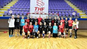 ALİAĞA'NIN BAŞARILI HENTBOLCU KADINLARI ŞUBAT'TA ANKARA YOLCUSU