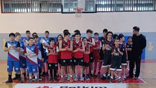 ALİAĞA'DA BİRİNCİLİK KUPASI GAZİ ORTAOKULU'NUN