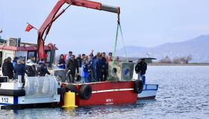 ALİAĞA KÖRFEZİNDE YAPAY RESİFLER SUYA BIRAKILDI