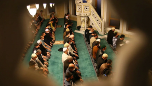 İLK TERAVİH KILINDI,İLK SAHUR YAPILDI.RAMAZAN AYI BAŞLADI