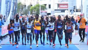 MARATON İZMİR'E 5.600 SPORCU KATILDI