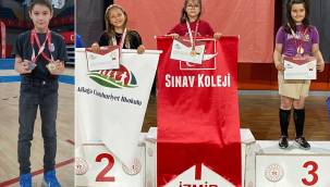 ALİAĞALI KÜÇÜK YÜZÜCÜLER MADALYALARIN HEPSİNİ TOPLADI!