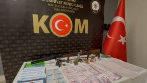 İZMİR'DEKİ TEFECİLİK OPERASYONUNDA 12 KİŞİ GÖZALTINA ALINDI