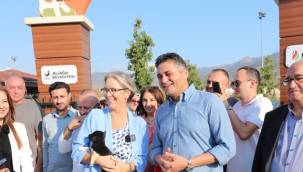 AK PARTİ MİLLETVEKİLİ ÇANKIRI,ALİAĞA'DA KÖPEK SAHİPLENDİ