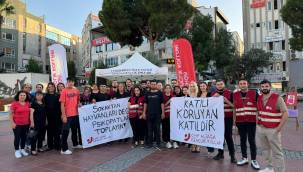 CHP ALİAĞA GENÇLİĞİ İMZA KAMPANYASI DÜZENLEYİP,BROŞÜR DAĞITTI