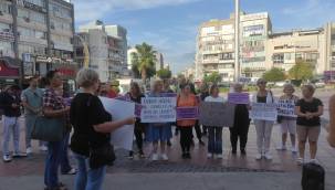 KADIN CİNAYETLERİ ALİAĞA'DA DA PROTESTO EDİLDİ