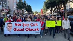 ALİAĞA'DA BİNLERCE VATANDAŞ "HÜKÜMET İSTİFA" SLOGANLARIYLA YÜRÜDÜ