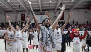 ALİAĞA PETKİMSPOR BAŞA BAŞ MÜCADELEYİ KAZANDI