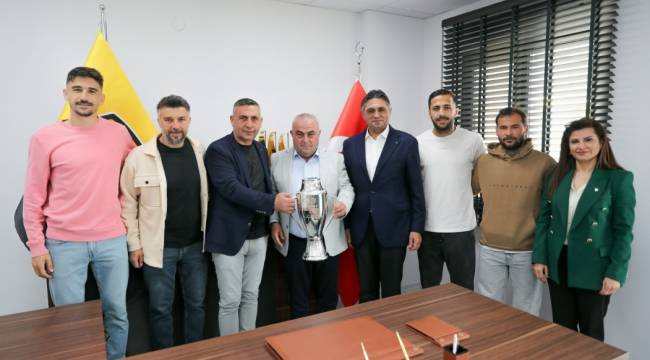 ALİAĞASPOR FK,ŞAMPİYONLUK KUPASINI TESLİM ALDI