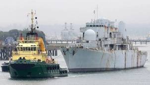 İNGİLİZ SAVAŞ GEMİSİ ALİAĞA'YA DOĞRU GELİYOR