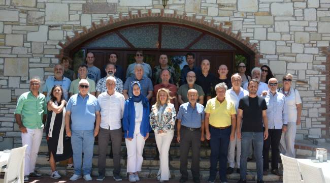 İZMİR GAZETECİLER CEMİYETİ, BAKIRÇAYDAKİ GAZETECİLER İLE ALİAĞA'DA BULUŞTU