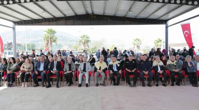 ALİAĞA'DA 4.ZEYTİN HASAT ŞENLİĞİ DÜZENLENDİ