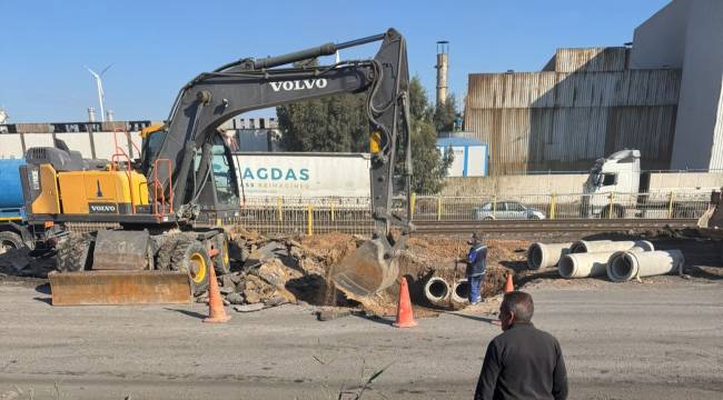 BÜYÜKŞEHİRİN ÇITAK VE YENİ FOÇA SANAYİ YOLU ÇALIŞMALARI TAM GAZ SÜRÜYOR