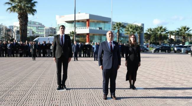 ÖĞRETMENLER GÜNÜ'NDE HEM MEYDANDA HEM OKULDA KUTLAMA YAPILDI