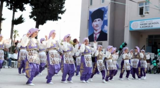 ŞAKRAN'DA ZEYTİN KIRMA ŞENLİĞİ DÜZENLENDİ