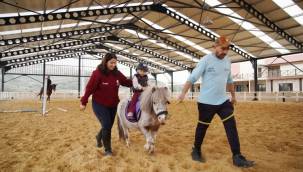 ALİAĞA ATLA TERAPİ MERKEZİ YENİLENDİ