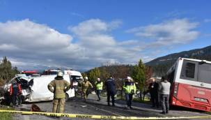 İZMİR'DEKİ FECİ KAZADA 1 KİŞİ HAYATINI KAYBETTİ