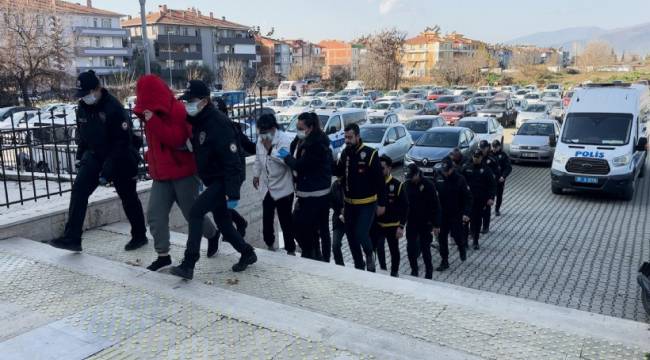 ÖDEMİŞ'TE FUHUŞ OPERASYONU,8 GÖZALTI