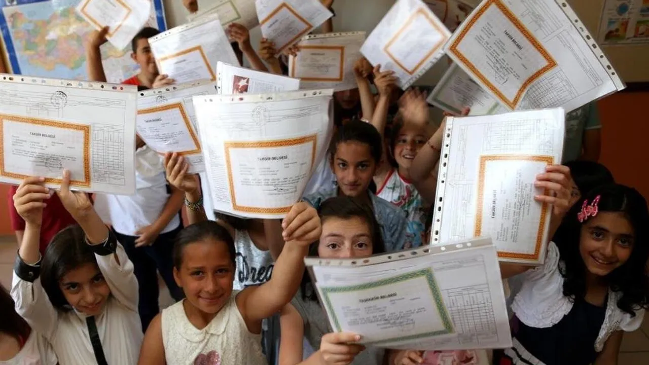 OKULLAR YARIN TATİLE GİRİYOR