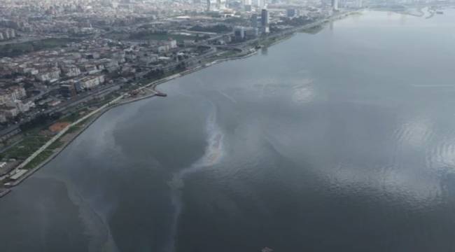 İZMİR KÖRFEZİ'NE YİNE MAZOT VE YAĞ DEŞARJI!