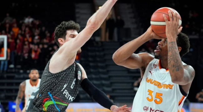 PETKİMSPOR İSTANBUL'DAN BOYNU BÜKÜK DÖNÜYOR