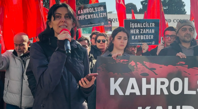 İZMİR'DEKİ NATO ÜSSÜ ÖNÜNDE AMERİKAN KARŞITI EYLEM YAPILDI