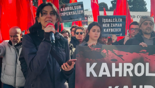 İZMİR'DEKİ NATO ÜSSÜ ÖNÜNDE AMERİKAN KARŞITI EYLEM YAPILDI