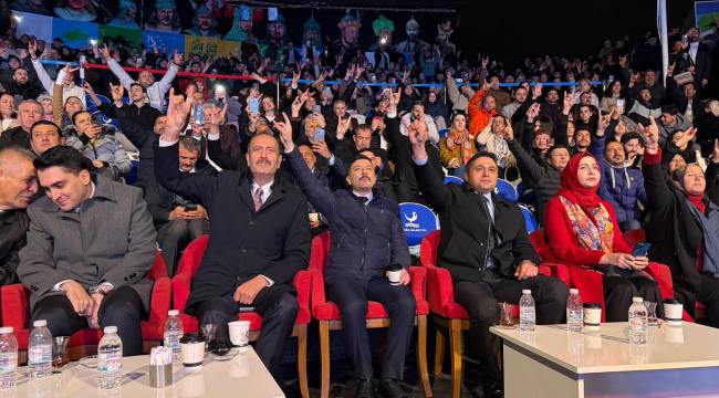 ALİAĞA'DA MİLLİYETÇİLER GÜNÜ KONSERİ DÜZENLENDİ