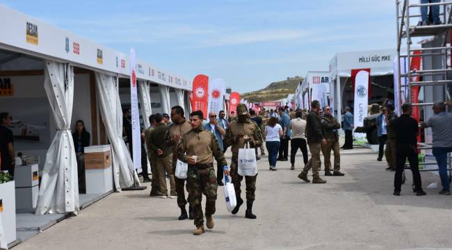 İZMİR'DEKİ SERGİDE YERLİ VE MİLLİ SAVUNMA SANAYİ GURURU