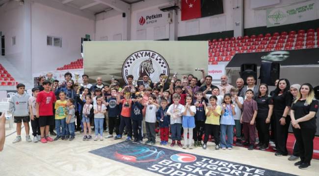 SATRANÇ TUTKUNLARI ALİAĞA'DA BULUŞTU
