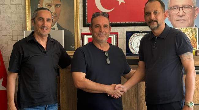 ANAHTAR PARTİ'DEN İSTİFA EDEN ALİAĞA İLÇE BAŞKANI İYİ PARTİ'YE KATILDI