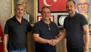 ANAHTAR PARTİ'DEN İSTİFA EDEN ALİAĞA İLÇE BAŞKANI İYİ PARTİ'YE KATILDI